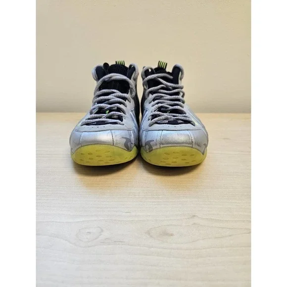 Nike Air Foamposite One Premium Metallic Silver Volt 575420 004 Sz 9.5 - Picture 3 of 7